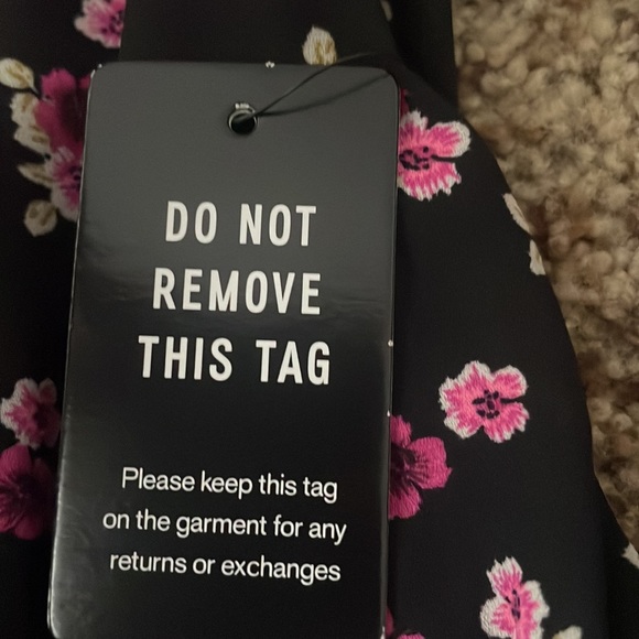 Black with pink Floral Shorts Romper Express size L - Picture 4 of 5